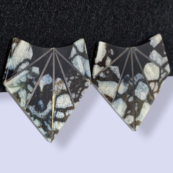 (2/$20) Vintage B&W Metallic Pointed Earrings - Picture 2 of 6